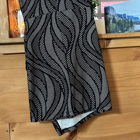 Collective Concept short sleeved dress - Picture 3 of 4